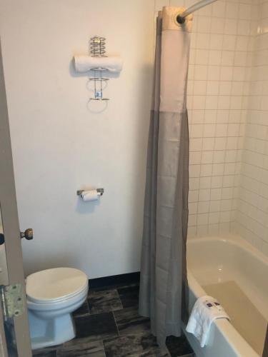 Motel 6 Missoula, MT - Wye - Travel Plaza - 화장실