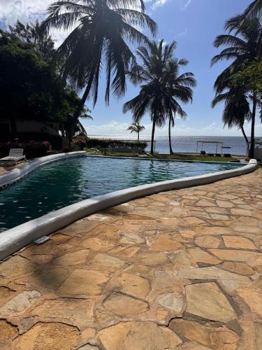 Swimming pool, Luxury Ocean Apartment in Malindi