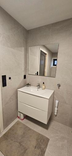 Bilik Mandi, Spacious 2 bedroom apartment in Central Sandefjord in Sandefjord