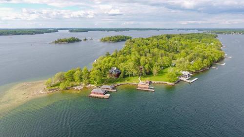 Waterfront Island Retreat on Round Island with dock