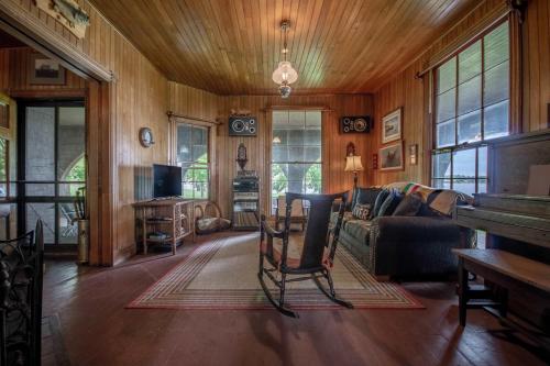 Waterfront Island Retreat on Round Island with dock