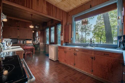 Waterfront Island Retreat on Round Island with dock