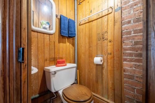 Waterfront Island Retreat on Round Island with dock