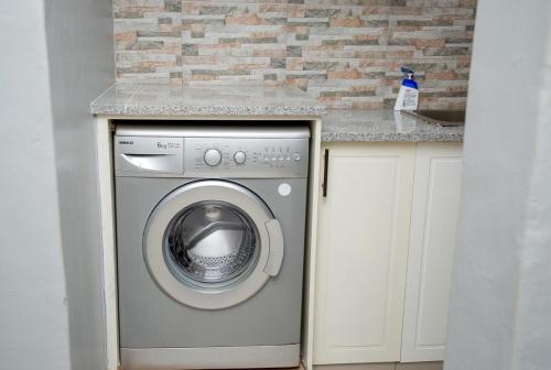 Esther's Guest House - image 5