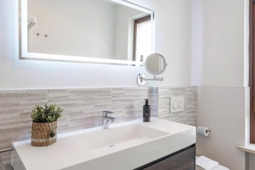 Two-Bedroom Apartment with Balcony image 3