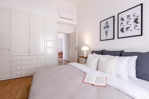 TurnKey I Old Town 5BR Loft Apartment, Прага (фото 3)