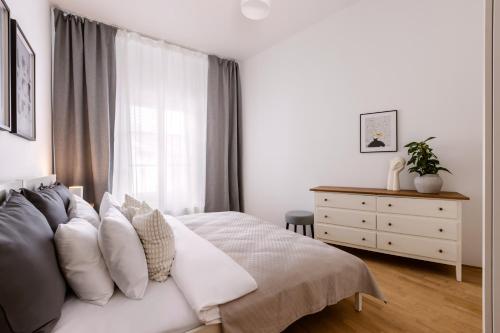 TurnKey I Old Town 5BR Loft Apartment, Прага (фото 5)