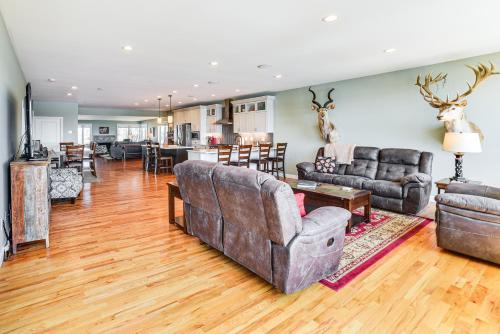. Yankton Vacation Home with Hot Tub and River Views