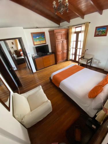 Standard Double or Twin Room with Balcony image 7