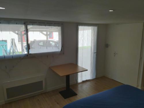 Iekārtas, Annexe du 18 in Les Landes-Genusson