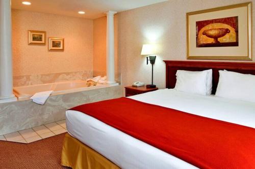 Seasons Inn & Suites Highland Highland (IL) United States