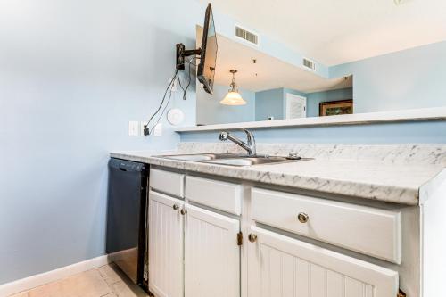 Beachfront Condo w/ Pool at Myrtle Beach Resort!, Миртл-Бич (фото 3)