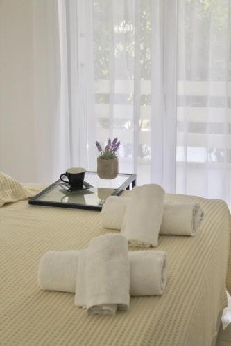 Bright and Peaceful Apartment near Varkiza beach, Athens