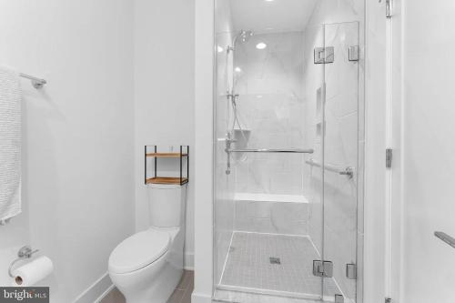 Stylish Home w Space to Relax Work Stylish Home w Space to Relax Work