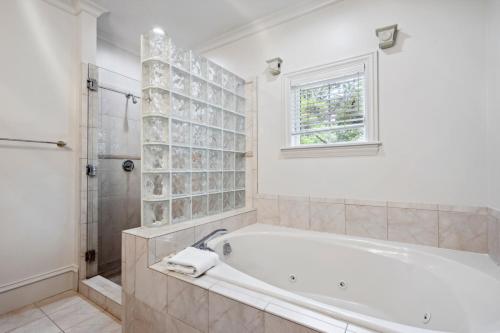 340 Low Oak Woods Road by Akers Ellis Rentals in 基窪島