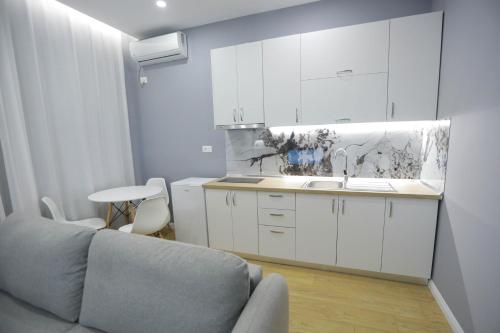 Arlis Apartments - near North and South Terminal in เมเซซ-ฟูเช