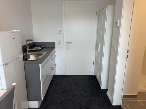 廚房, Neues Urbanes Studio - Modern & Zentral in 布拉克韋德