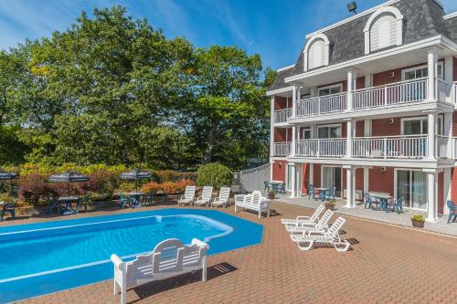 مسبح, Inn on the Lake in هاليفاكس