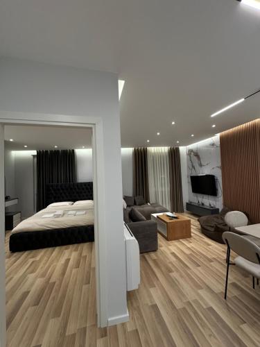 Labi Apartament, Tirana