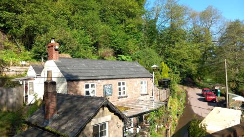 Walker's Rest in Newland