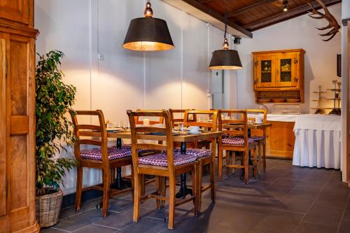 餐廳, Gasthaus Rheinwaldstube in 斯普魯根