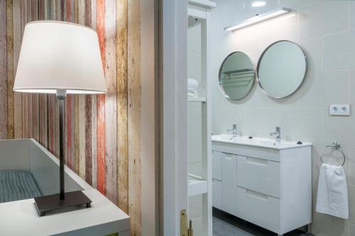 ห้องน้ำ, แอนท์ โฮสเทล บาร์เซโลนา (Ant Hostel Barcelona) near สวนสัตว์บาร์เซโลนา