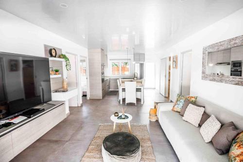 Villa Tiaiti - House Beach Access Sea with Pool in Paea