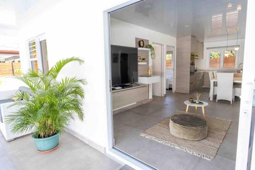 Villa Tiaiti - House Beach Access Sea with Pool in Paea