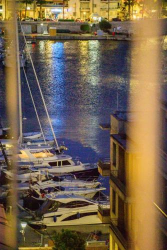 Flat with view of Marina Zeas, Pireo (foto 9)