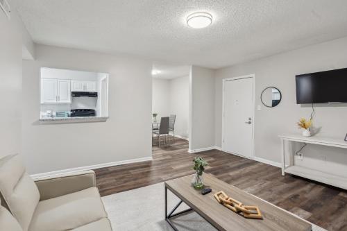 Crest At East Cobb 1830g I Spacious 2bd 2bt