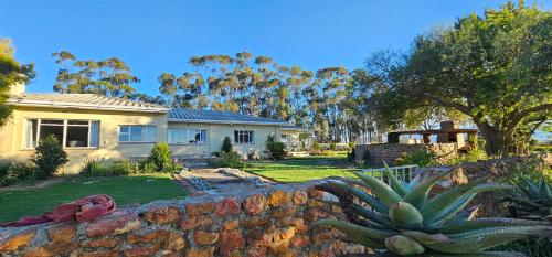 Kert, Barry Farmstay in Suurbraak