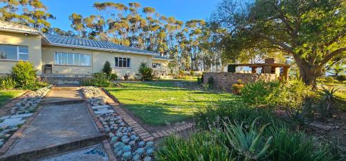 Kert, Barry Farmstay in Suurbraak