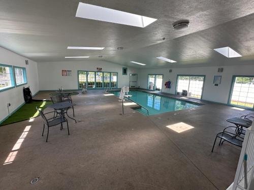 Úszómedence, Quality Inn & Suites Albany Corvallis in Albany
