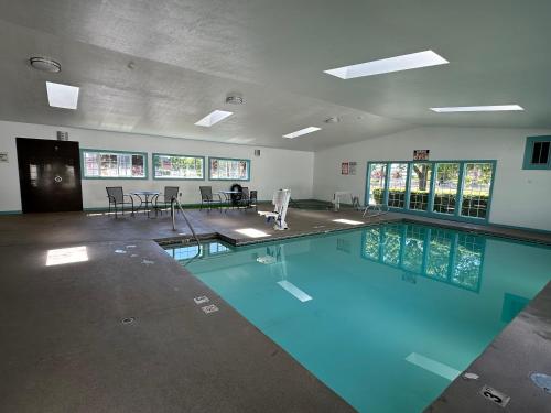 Úszómedence, Quality Inn & Suites Albany Corvallis in Albany