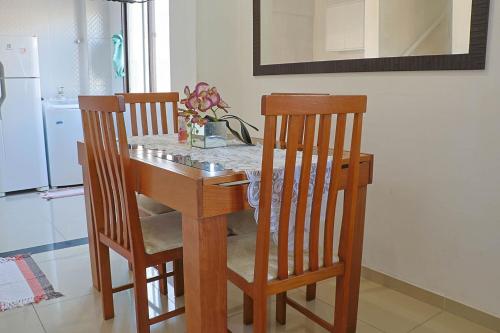 المرافق, Apto a 500 metros da praia da Enseada in Vila Julia