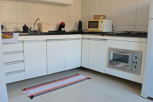 مطبخ, Apto a 500 metros da praia da Enseada in Vila Julia