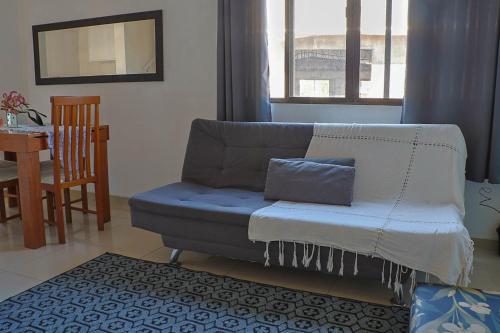 صالة مشتركة/ منطقة التلفزيون, Apto a 500 metros da praia da Enseada in Vila Julia