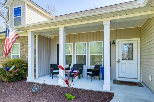 Sneads Ferry Home: Close to Beaches & Boat Ramp! in Sneads Ferry (NC)