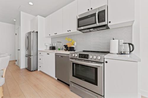 Stylish Downtown LA Getaway - Prime Location on Wilshire Blvd! 2 Bedroom 1 Bath in Los Angeles, USA