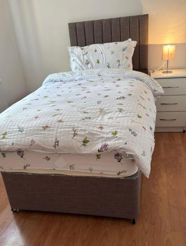 East London House with Garden with 2 bedrooms for hire separately or together, London (photo 3)