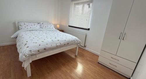 East London House with Garden with 2 bedrooms for hire separately or together, London (photo 4)