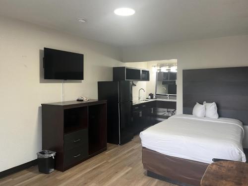 Quality Inn Airport South - image 6