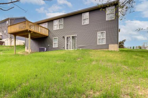 8 Mi to Ark Encounter Family Home with Deck and Grill in Dry Ridge