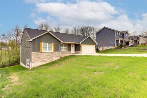 8 Mi to Ark Encounter Family Home with Deck and Grill in Dry Ridge