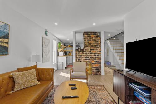 . Queen Top Suite 2BR Free Parking Modern