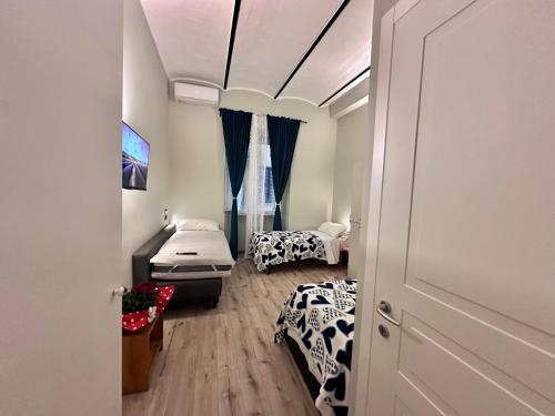 Român Holidays Hostel Room Type - Bed in Economy 5-Bed Mixed Dormitory Room