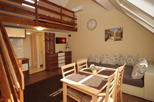 B&B Gyula - Gyulai Brill Apartman - Bed and Breakfast Gyula