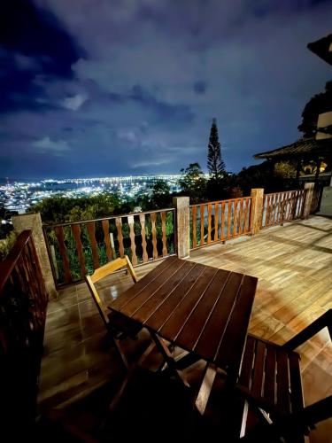Deck da colina in ปาร์เกเอสโตริล