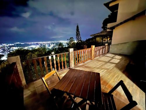 Deck da colina in ปาร์เกเอสโตริล