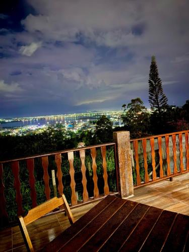 Deck da colina in ปาร์เกเอสโตริล